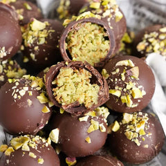 Dubai Kunafa Pistachio Chocolate Truffle (21 Pieces | 16.01 oz / 1 lb / 454g)