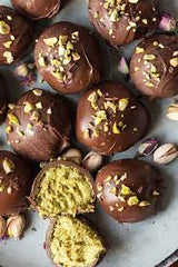 Dubai Kunafa Pistachio Chocolate Truffle (21 Pieces | 16.01 oz / 1 lb / 454g)